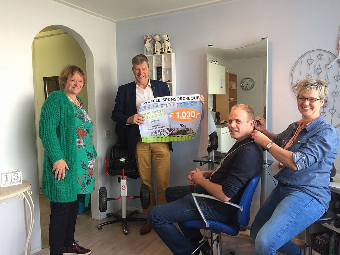 Kapster Marianne van Noggus&Noggus wint hoofdprijs - Foto: Gemeente Dalfsen