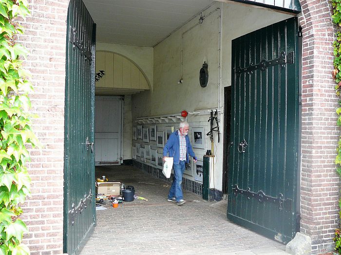 Mensen van Historische Kring Dalfsen al bezig - Foto: Historische Kring Dalfsen