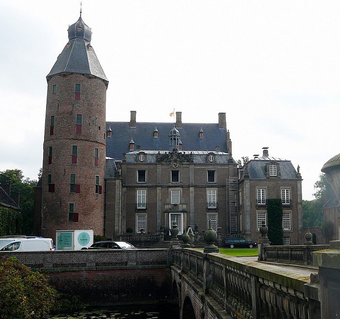 Mensen van Historische Kring Dalfsen al bezig - Foto: Historische Kring Dalfsen