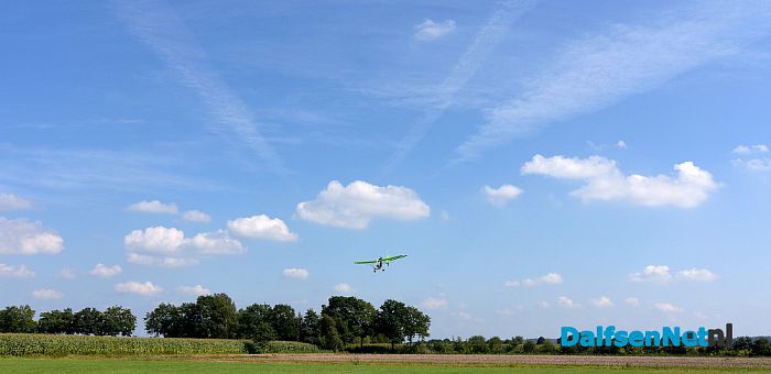 Met een deltavlieger naar Stadskanaal - Foto: Johan Bokma