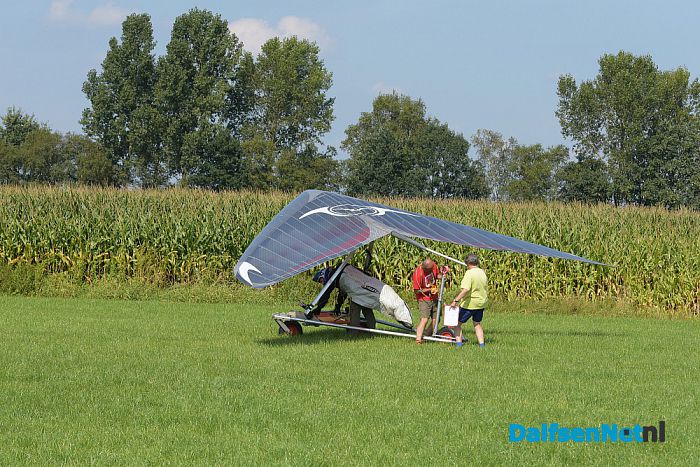 Met een deltavlieger naar Stadskanaal - Foto: Johan Bokma