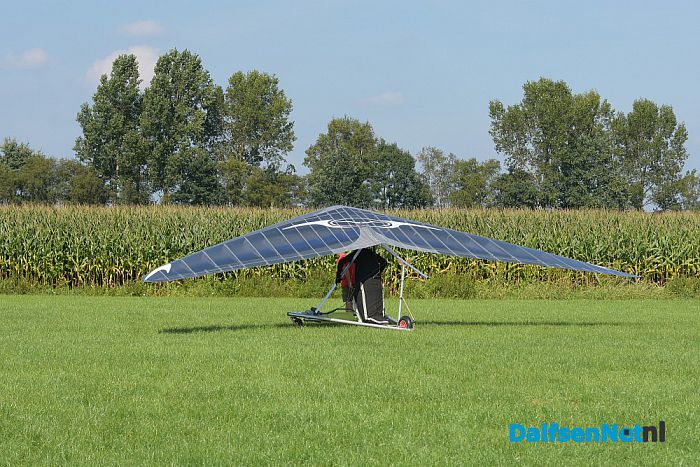 Met een deltavlieger naar Stadskanaal - Foto: Johan Bokma