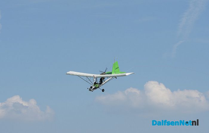 Met een deltavlieger naar Stadskanaal - Foto: Johan Bokma