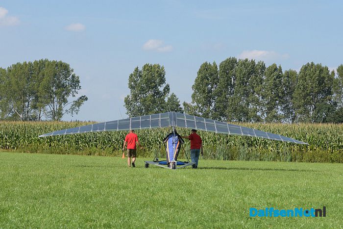 Met een deltavlieger naar Stadskanaal - Foto: Johan Bokma