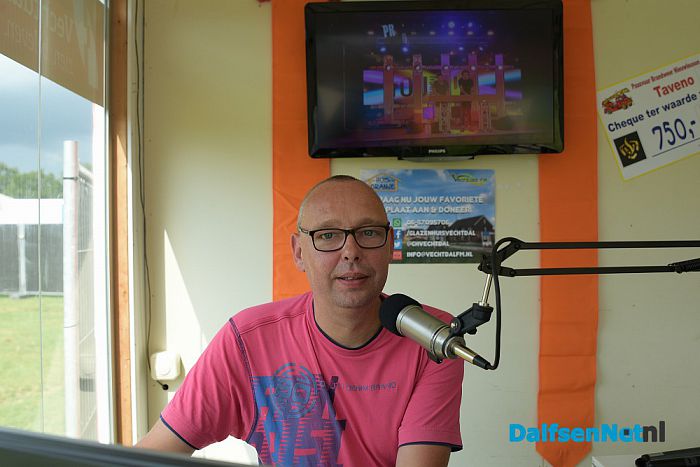 Deejay’s Oranje Huis sprokkelen 3500 euro bijeen voor Taveno - Foto: Johan Bokma