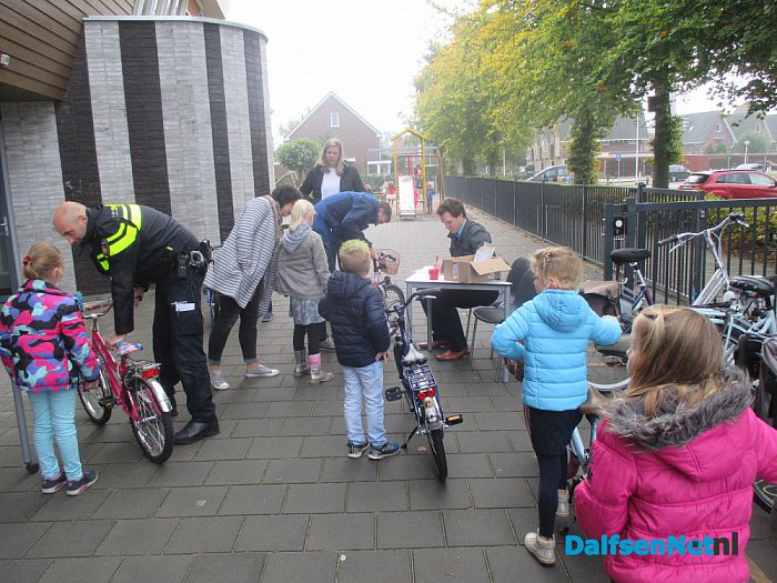 Veiligheidsproject fietscontrole bij CBS De Spiegel. - Foto: Ingezonden foto