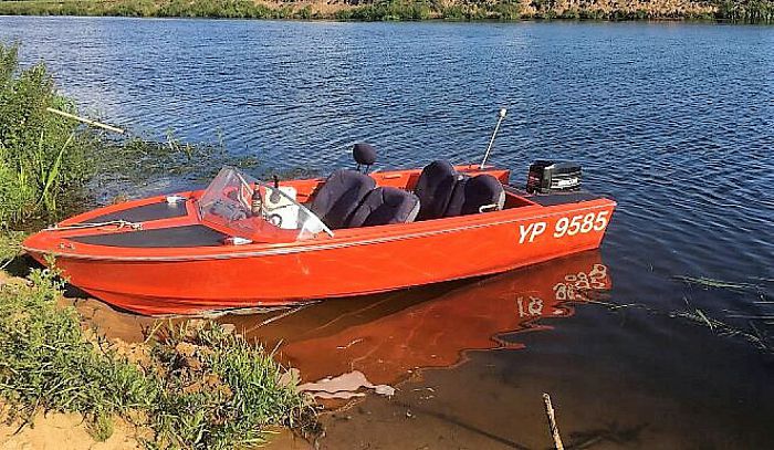 Gestolen oranje speetboot - Foto: Eigen geleverde foto