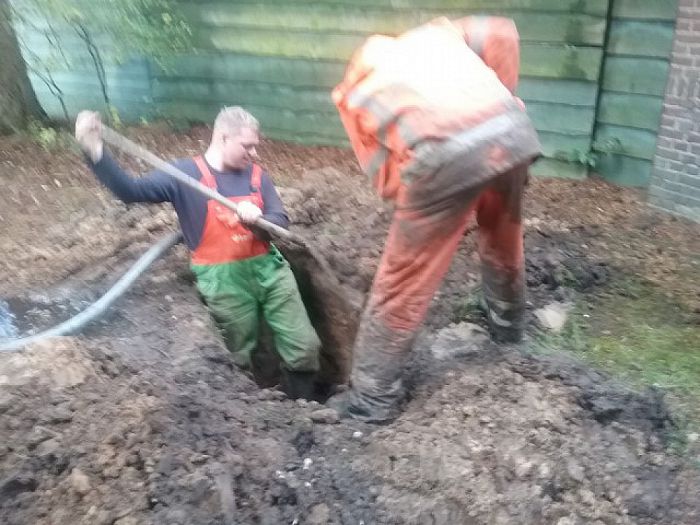 Gesprongen hoofdwaterleiding in Oudleusen - Foto: Eigen geleverde foto