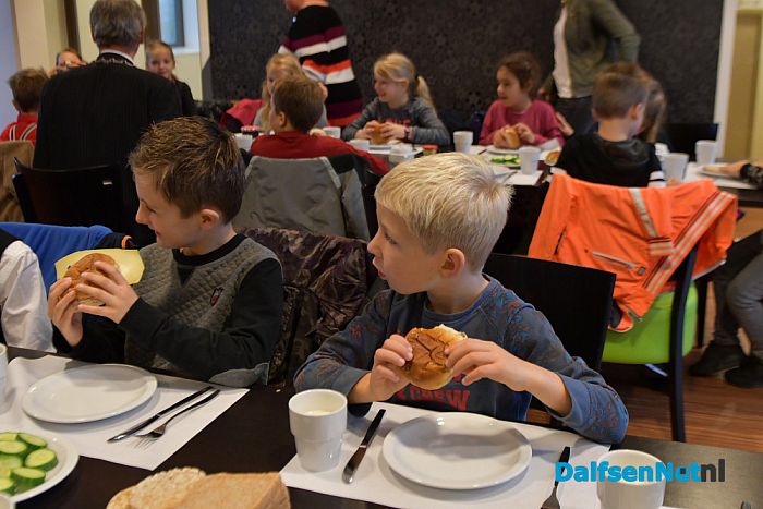 Ontbijten met het ambstketen van de burgemeester - Foto: Johan Bokma