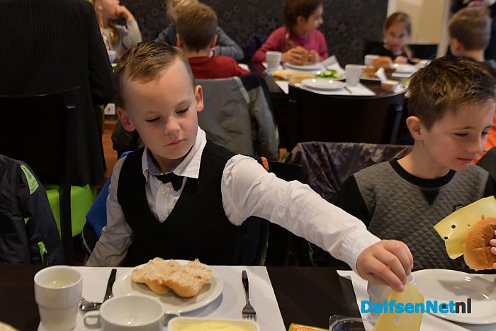 Ontbijten met het ambstketen van de burgemeester - Foto: Johan Bokma