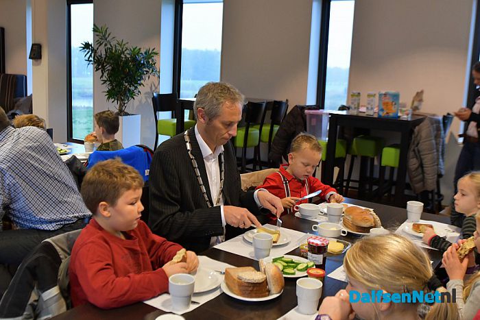 Ontbijten met het ambstketen van de burgemeester - Foto: Johan Bokma