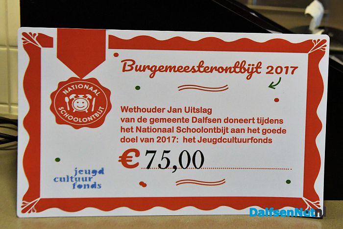 Ontbijten met het ambstketen van de burgemeester - Foto: Johan Bokma