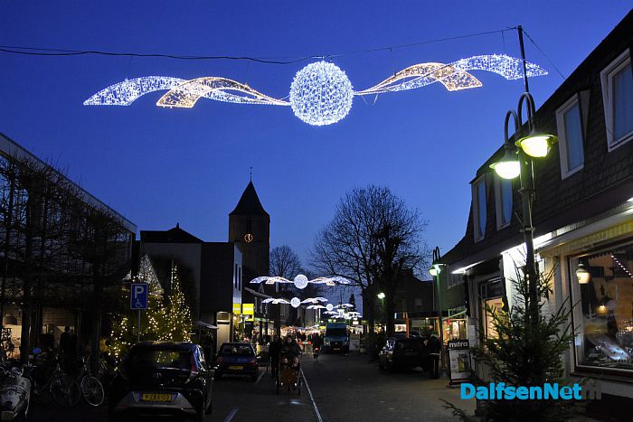 Feestelijk verlicht boodschappen doen - Foto: Johan Bokma