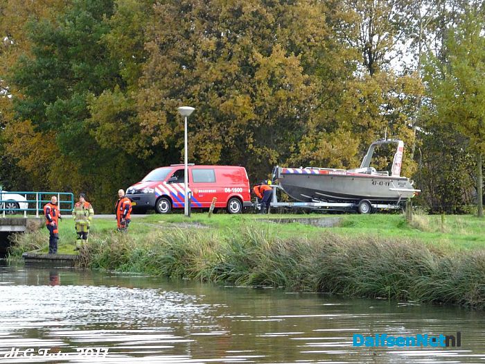 Brandweer Lemelerveld op zwanenjacht. - Foto: H.G. Foto