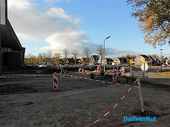 Straatwerk rond het gemeentehuis