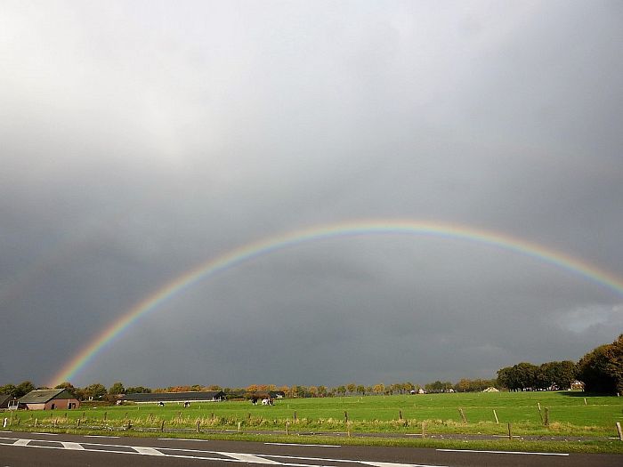 Ingezonden foto regenboog Oudleusen - Foto: Eigen geleverde foto