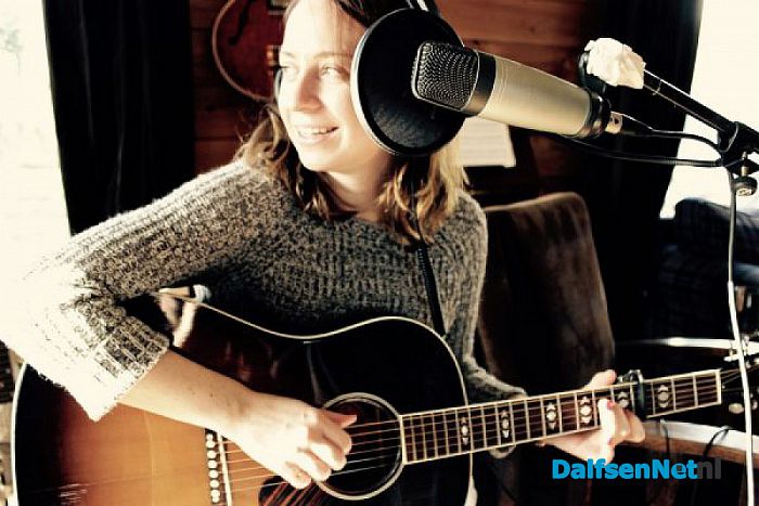 Singer/songwriter Stephanie Struijk in de Stoomfabriek - Foto: Ingezonden foto
