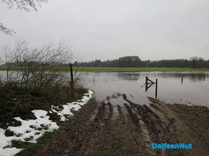 De Vecht volop buiten de oevers - Foto: Wim