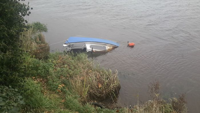 Bootje verzuipt - Foto: Eigen geleverde foto