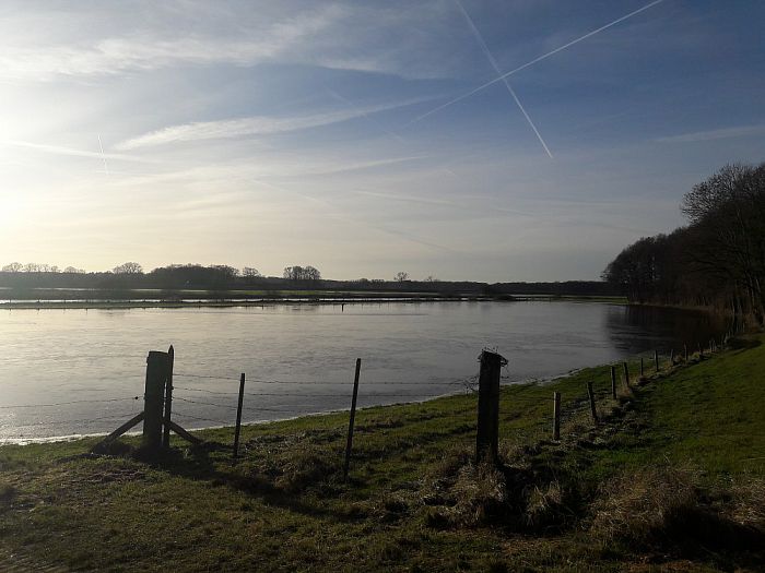 Hoogwater: borden fietspad buiten werking gesteld - Foto: Eigen geleverde foto