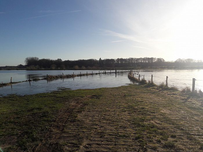 Hoogwater: borden fietspad buiten werking gesteld - Foto: Eigen geleverde foto