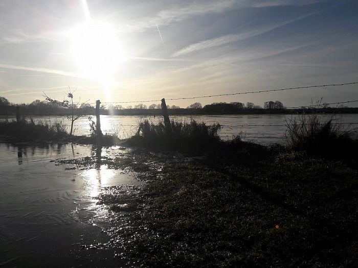 Hoogwater: borden fietspad buiten werking gesteld - Foto: Eigen geleverde foto