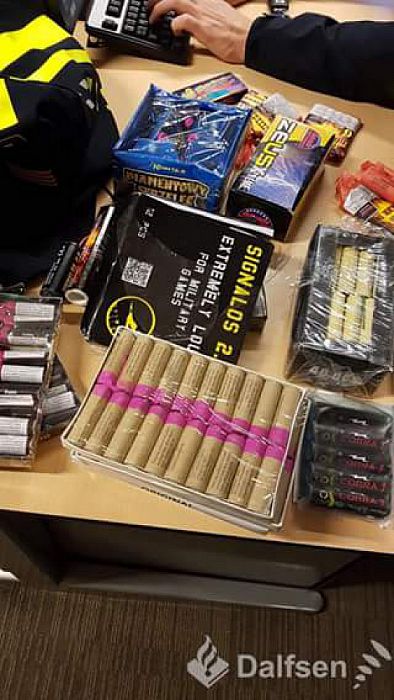 Politie neemt zwaar illegaal vuurwerk in beslag - Foto: Politie Dalfsen