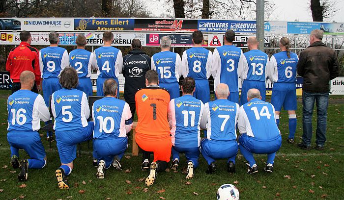 Nieuwe kleding VV Hoonhorst Veteranen - Foto: Eigen geleverde foto