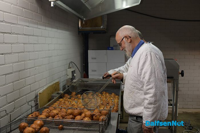 Stichting Vrienden Oost Europa bakken weer oliebollen en appelflappen - Foto: Johan Bokma