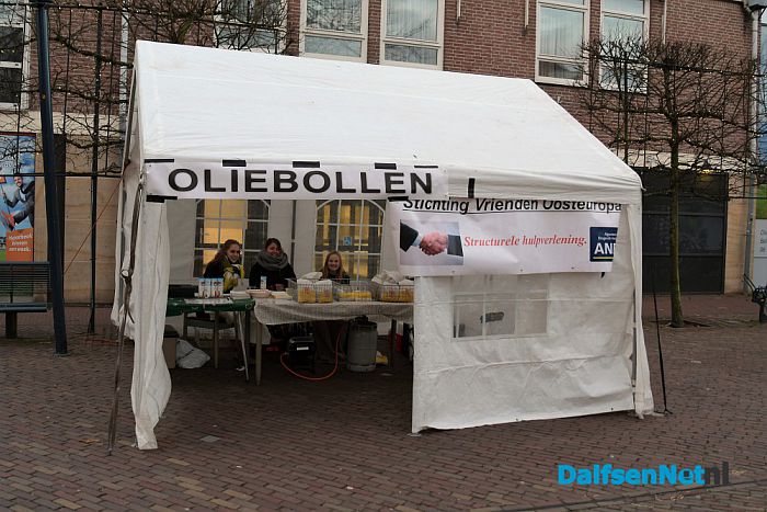 Stichting Vrienden Oost Europa bakken weer oliebollen en appelflappen - Foto: Johan Bokma