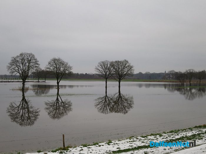 De Vecht volop buiten de oevers - Foto: Wim