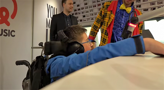 Touringcar bedrijf uit Dalfsen werkt mee aan ” TV ” programma - Foto: Eigen geleverde foto