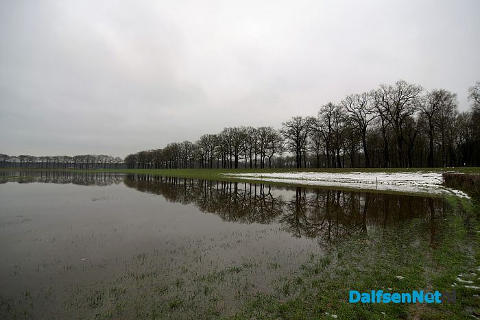 Stijgend water rondom de Rechterensedijk - Foto: Johan Bokma