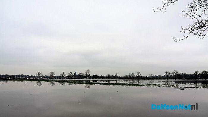 Stijgend water rondom de Rechterensedijk - Foto: Johan Bokma