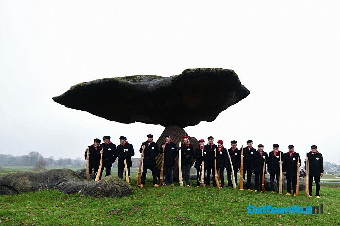 Eerste klanken midwinterhoornbloasers - Foto: Johan Bokma