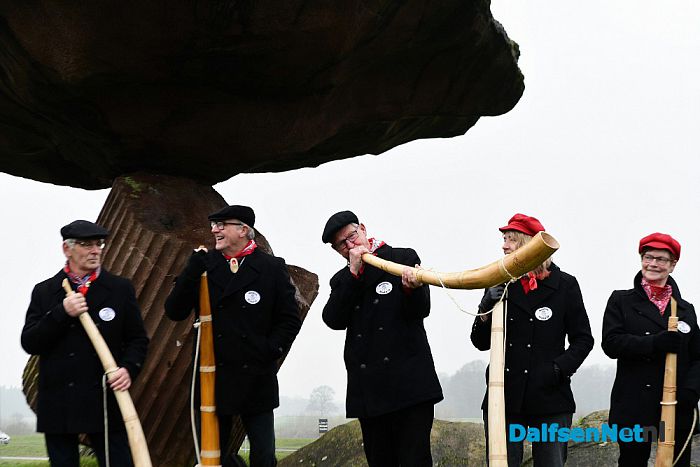 Eerste klanken midwinterhoornbloasers - Foto: Johan Bokma