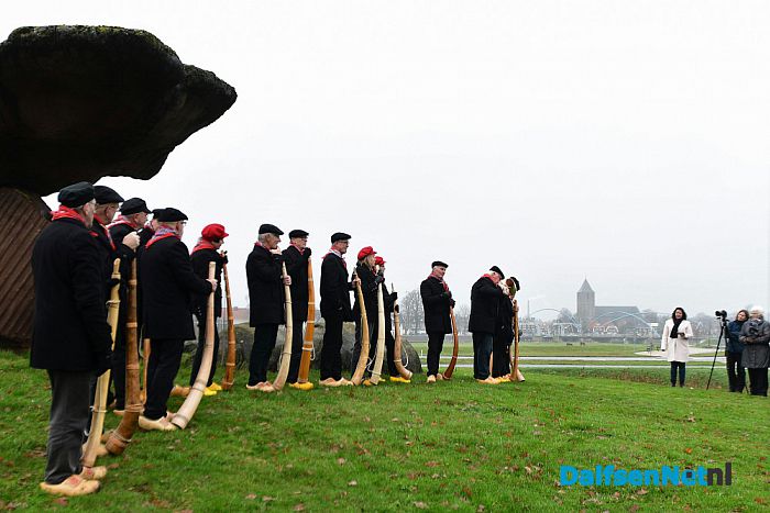 Eerste klanken midwinterhoornbloasers - Foto: Johan Bokma