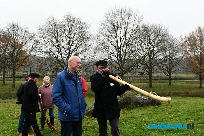 Eerste klanken midwinterhoornbloasers - Foto: Johan Bokma
