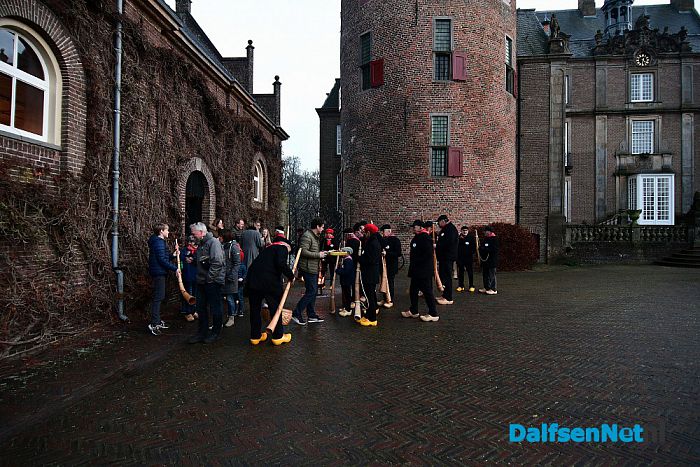 Eerste klanken midwinterhoornbloasers - Foto: Johan Bokma
