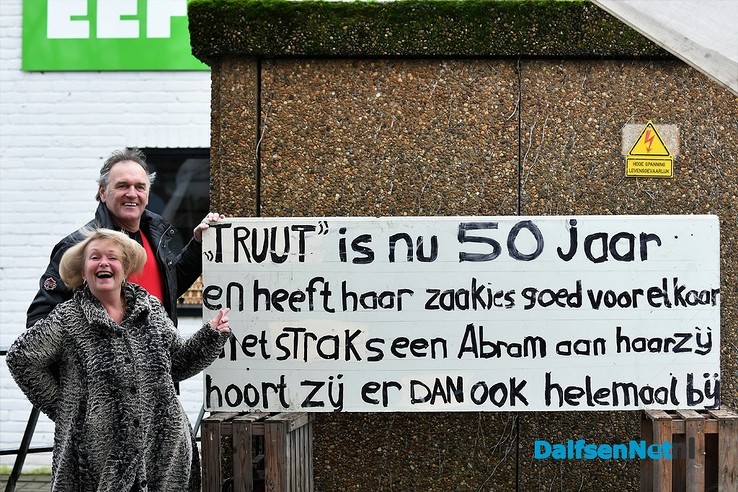 Carbid knallen bij Eef met dubbelloops jachtgeweer XXXXL - Foto: Johan Bokma