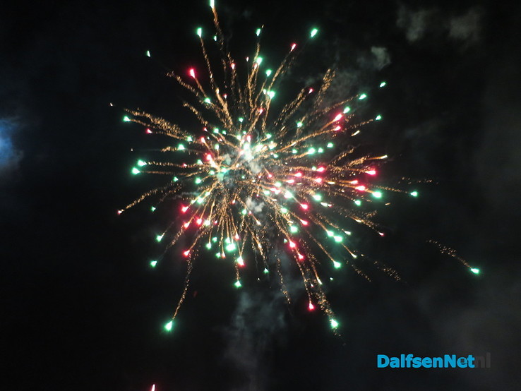 Grandioos dorpsvuurwerk in Hoonhorst - Foto: Wim