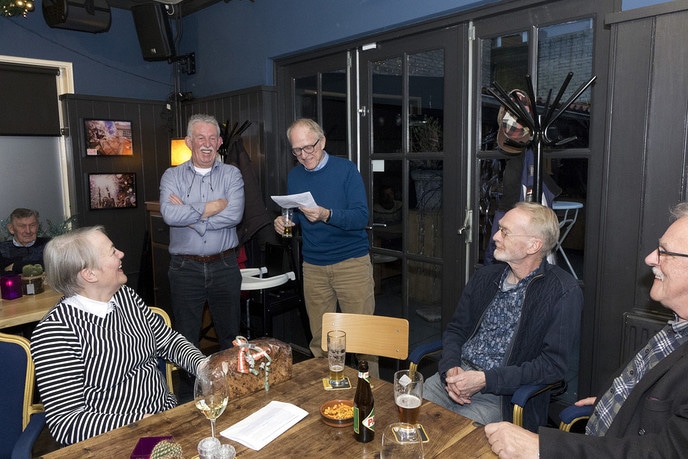 Brood van verdienste voor Theo Feijen…. - Foto: Geert Bistervels