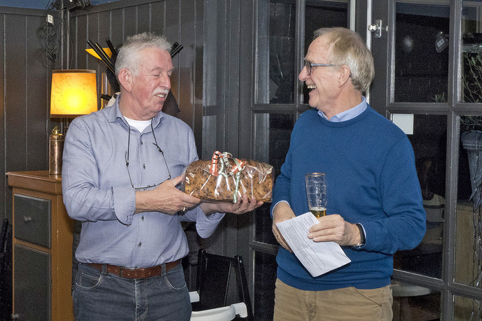 Brood van verdienste voor Theo Feijen…. - Foto: Geert Bistervels