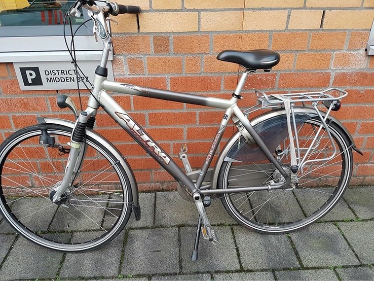 Politie heeft dief en een fiets - Foto: Politie