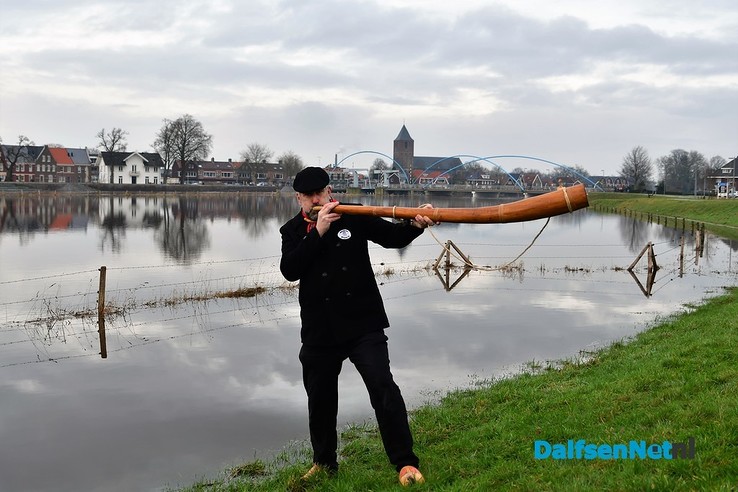 Afbloasen bij hoog water aan de Vecht - Foto: Johan Bokma