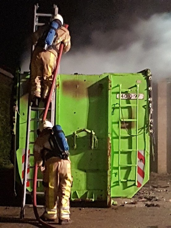 Brand in papiercontainer - Foto: Politie Dalfsen