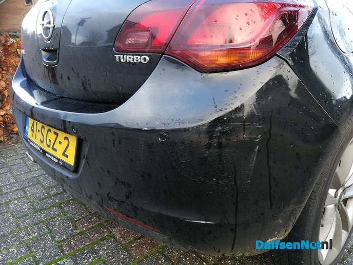 Schade aan geparkeerde auto - Foto: Ingezonden foto