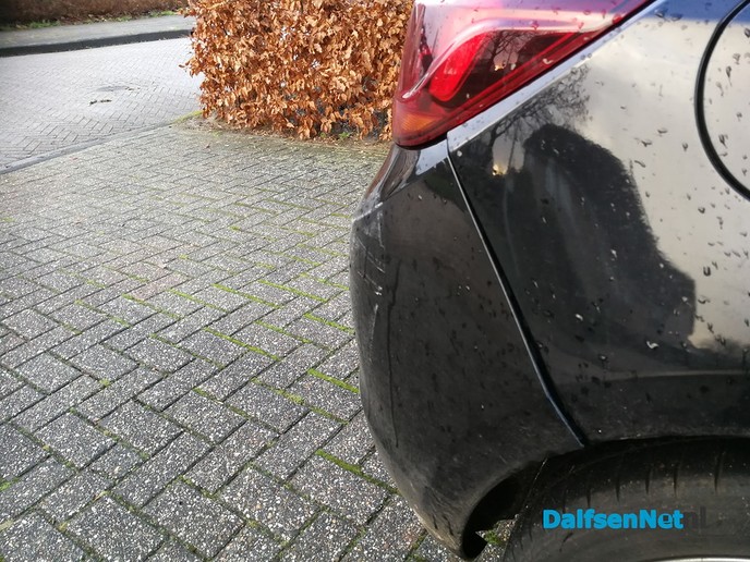 Schade aan geparkeerde auto - Foto: Ingezonden foto