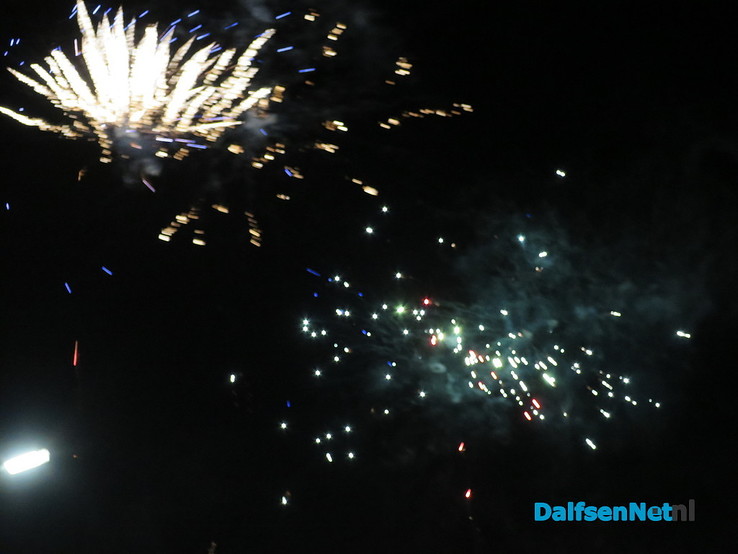 Grandioos dorpsvuurwerk in Hoonhorst - Foto: Wim