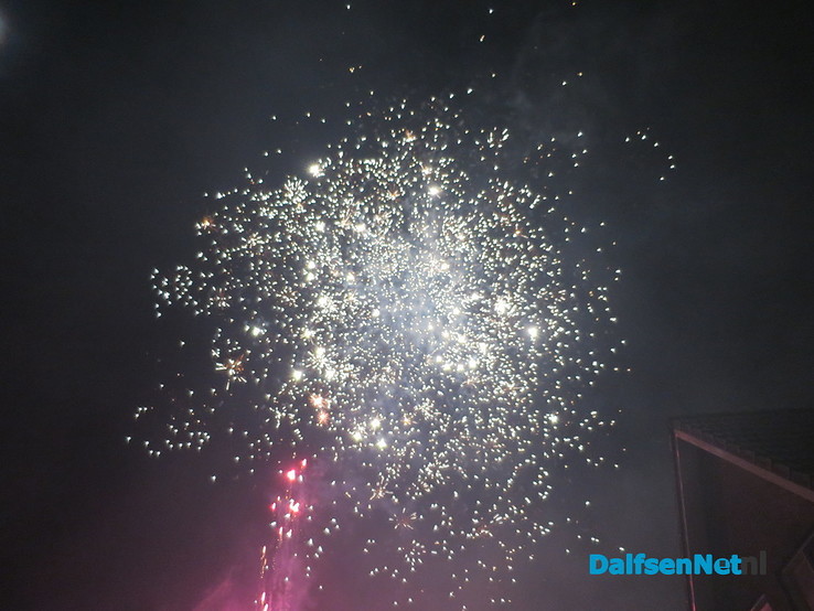 Grandioos dorpsvuurwerk in Hoonhorst - Foto: Wim